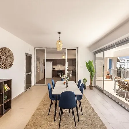Fig Tree Penthouse 2 *
