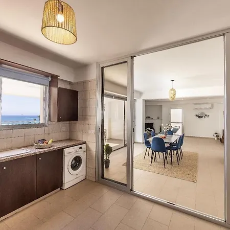 Fig Tree Penthouse 2 *