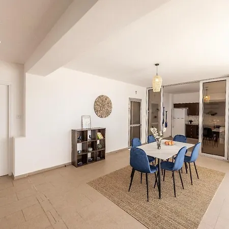 Fig Tree Penthouse 2 *