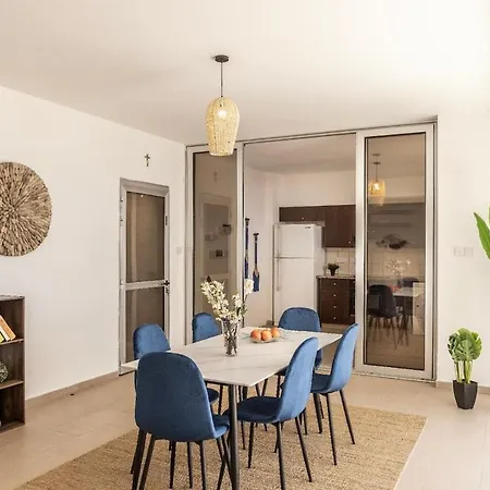 Fig Tree Penthouse 2 Protarász